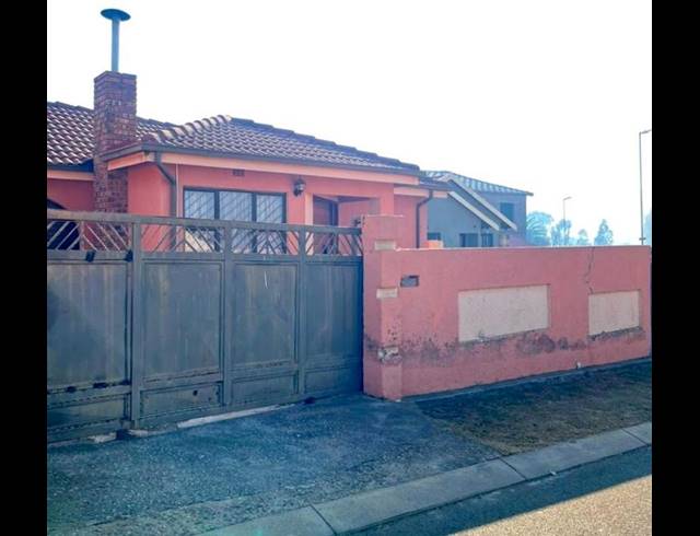 3 BEDROOM HOUSE FOR SALE IN NATURENA